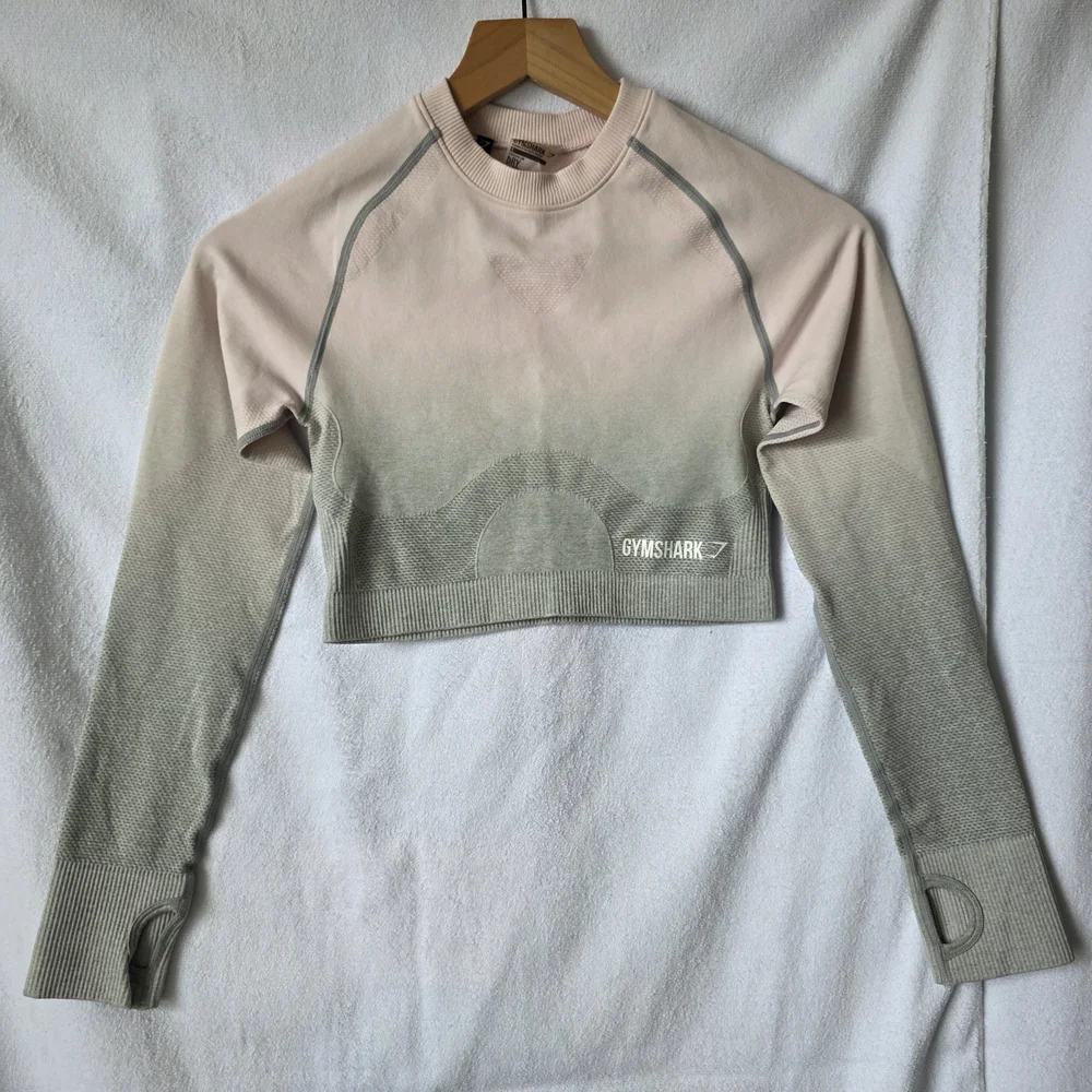 🧡 Long Sleeve Gym Top - Picture 2 of 6